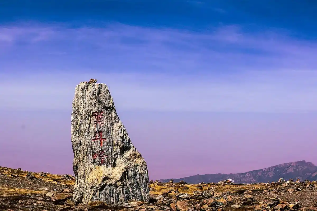 位于山西省忻州市五台县境内,是山西省第一高峰 - 抖音