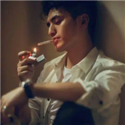 伤心欲绝的伤感抽烟男生头像 太无聊了