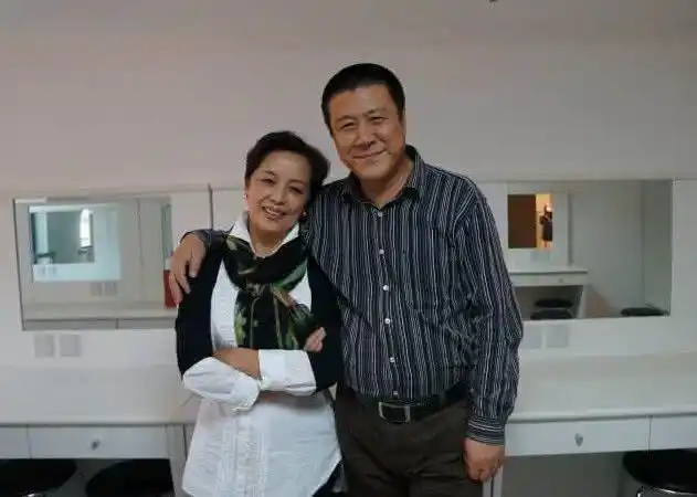 国家一级演员,嫁给同学被宠爱34年,如今62岁婚姻生活甜如蜜_网易订阅
