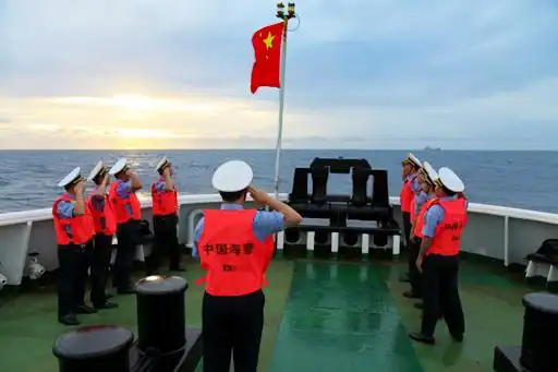 中国海警各执法船编队举行升国旗仪式图