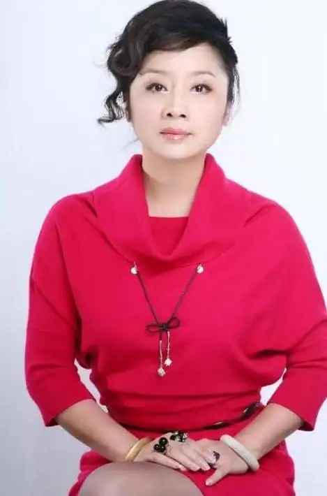 王新军的前妻唐静,离婚后坚守独身誓言,她的现状引人好奇