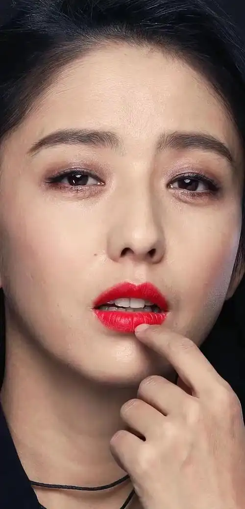 佟丽娅无美颜无滤镜生图长这样