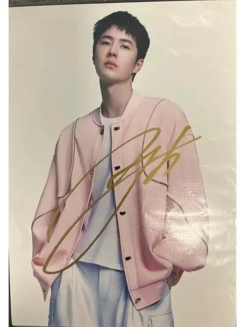 王一博 #签名照  朋友认识乐华的高层,托他要了王一博的签名,看过xhs