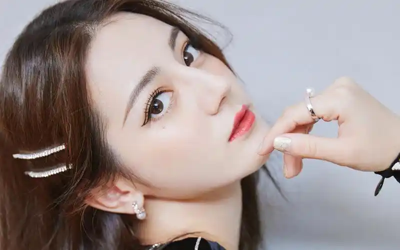 迪丽热巴性感优雅写真桌面壁纸