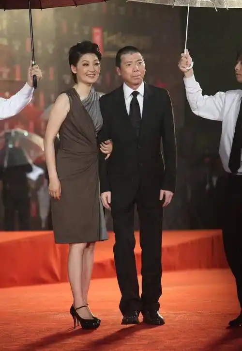 徐帆管住冯小刚20年,其爱情却比你想象的卑微_王志文_杨立新_武汉