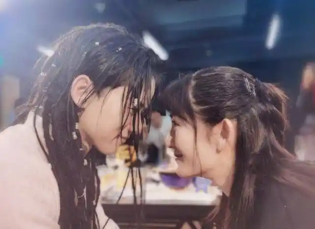 张杰谢娜热吻俩人全程恩爱,简直羡煞旁人