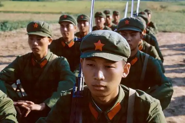 南京老照片:难忘的红领章 南京军区 1973年