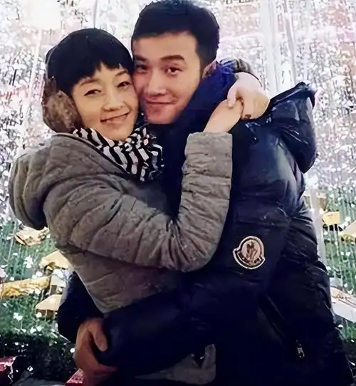 优良!马伊琍有三个孩子"仰首望飞鸿"-第1张图片-西卡博客