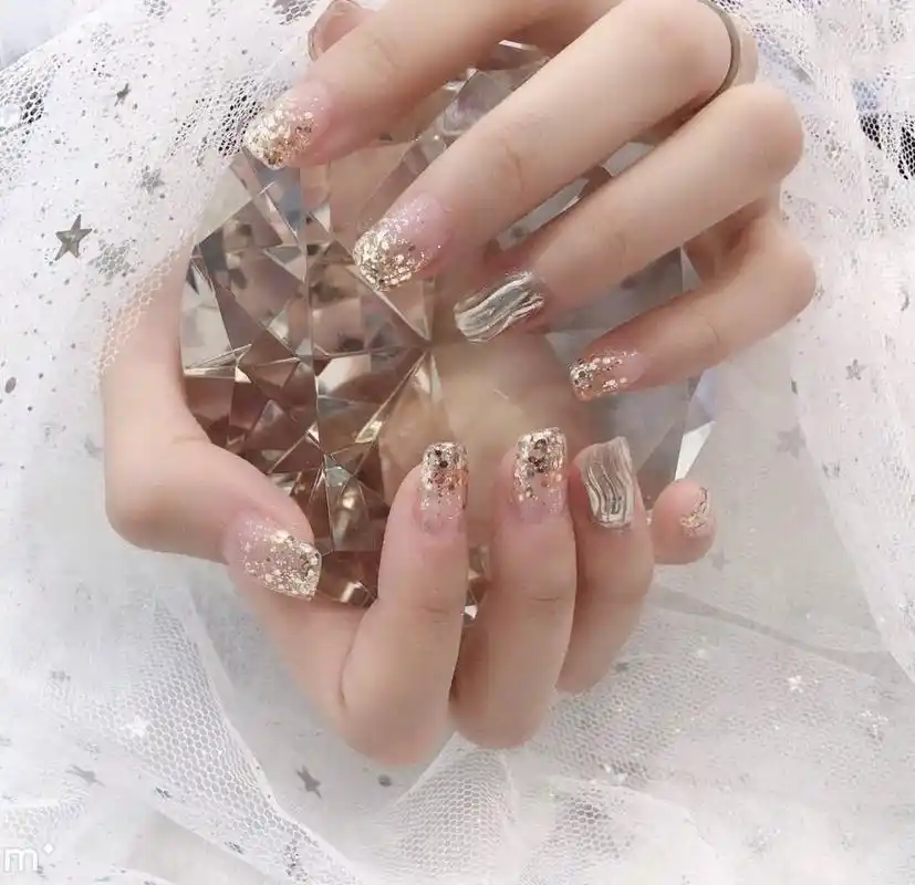 今夏人气最高的美甲合集,时髦精们的指尖"花样"太多了!_款式