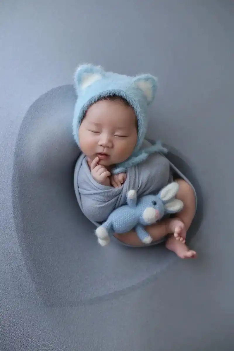 满月照 #人类幼崽成长记 #新生儿摄影 满月照 是个大孩子 - 抖音