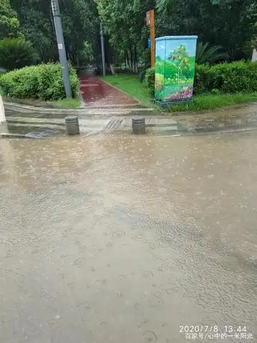 跟我一起看暴雨下的南昌城市风景