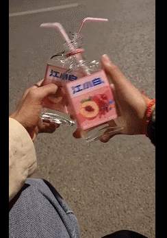 怎么会有人爱用吸管喝酒