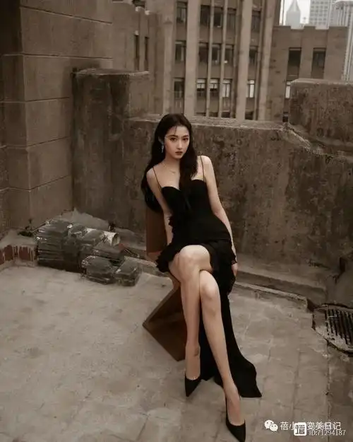 关晓彤这逆天长腿绝了,穿白衬衫玩转下半身失踪,性感撩人