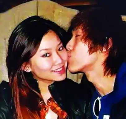 无论是郑欣宜,还是郑咏恩,还是郑咏曦她们都是幸福的,至少她们母亲与