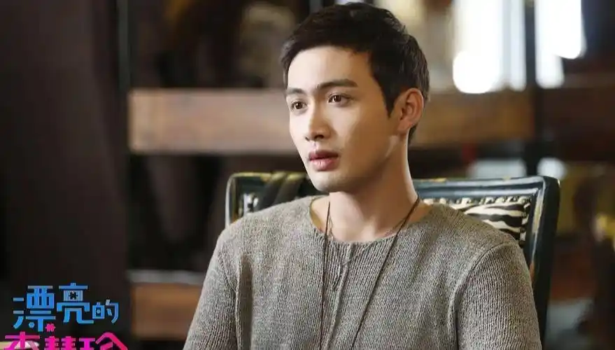 张彬彬是杨幂旗下的艺人,出道7年来,杨幂一直力捧支持他,刚出道杨幂就