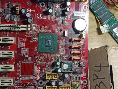 金河田主板n1996,2006年生产,昨天运行win732位时开机拔了pci线(显卡