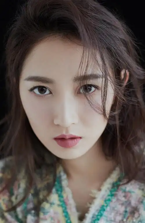 简介:陈钰琪性感时尚写真图片,分享一组陈钰琪图片给大家,图中的明星