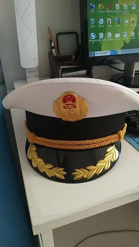 翻檐帽),作业帽,帽徽,肩章,臂章;领花,领带,领带夹,海事徽章,腰带