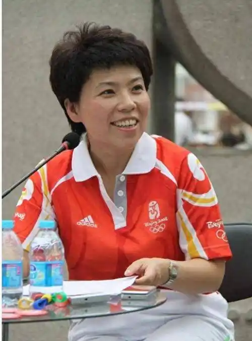 昔日体坛英雄,败光国家20亿后转身募资50亿经商,如今名声狼藉_邓亚萍