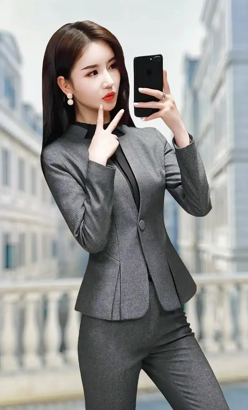 姐妹们,这套修身职业装女装时尚套装好时尚啊,显瘦又高级