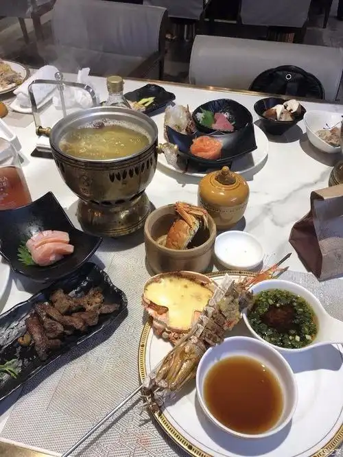 打卡长沙网红自助餐厅大鱼海棠