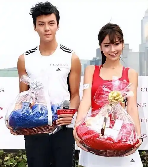 原创原创陈伟霆与杨颖旧情被重提分手后还曾发过挑逗露骨短信求和