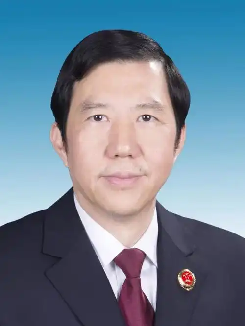 1983年8月后为甘肃省嘉峪关市人民法院书记员,助理审判员,审判员,1991