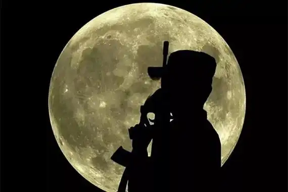 幸好你还在我心头,在我哨所的天上