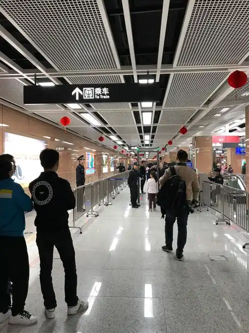 2017最后一天,上午10点43分,乌石浦(sm)地铁站人流如织,"第一次"的