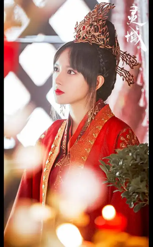 程潇古装造型#红嫁衣太好看了,凌语诗笑起来好甜啊.