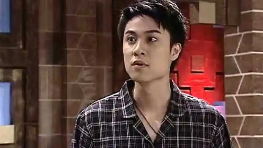 萌学园焰王没想到自己在学园里看到了欧斯长老