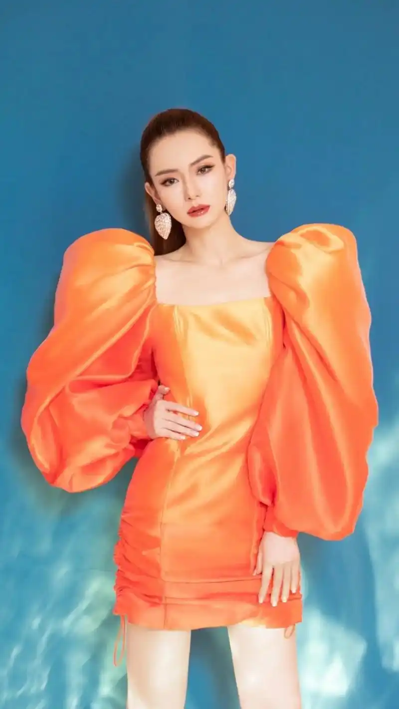 戚薇,1984年10月26日出生于四川省成都市武侯区,中国内 - 抖音