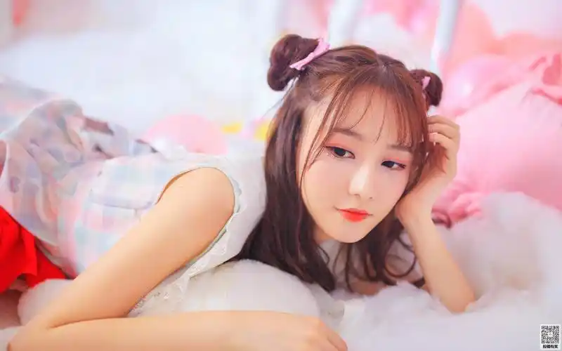 漂亮的桌面壁纸女生图片