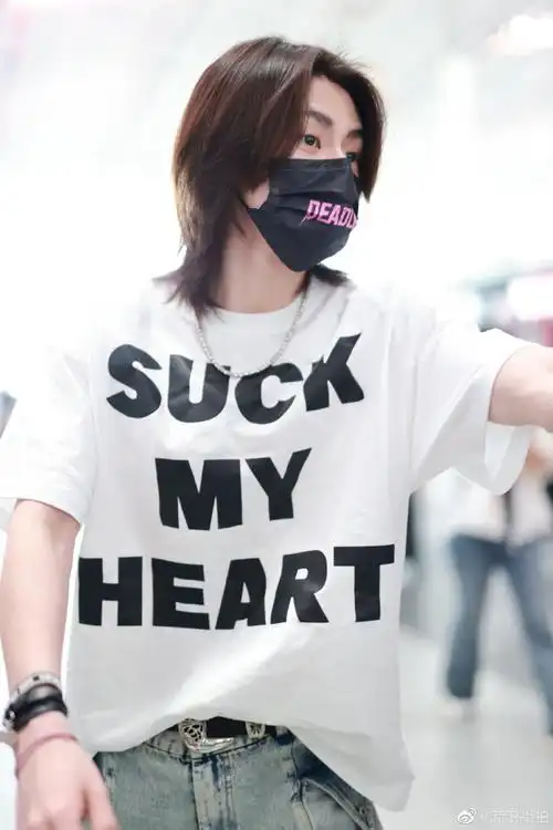 小鬼王琳凯超话#街拍时刻#2023/05/28@小鬼-王琳凯最新机场街拍