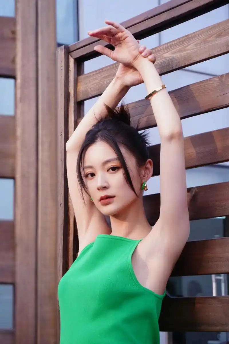 演员毛林林,小清新装扮