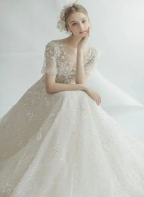 9条唯美高定婚纱礼服,头戴梦幻王冠,变身贵族女王