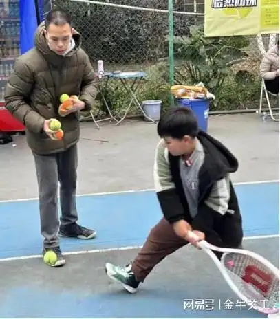 成都九里堤健康人生一网打进网球进社区趣味教学正式启动