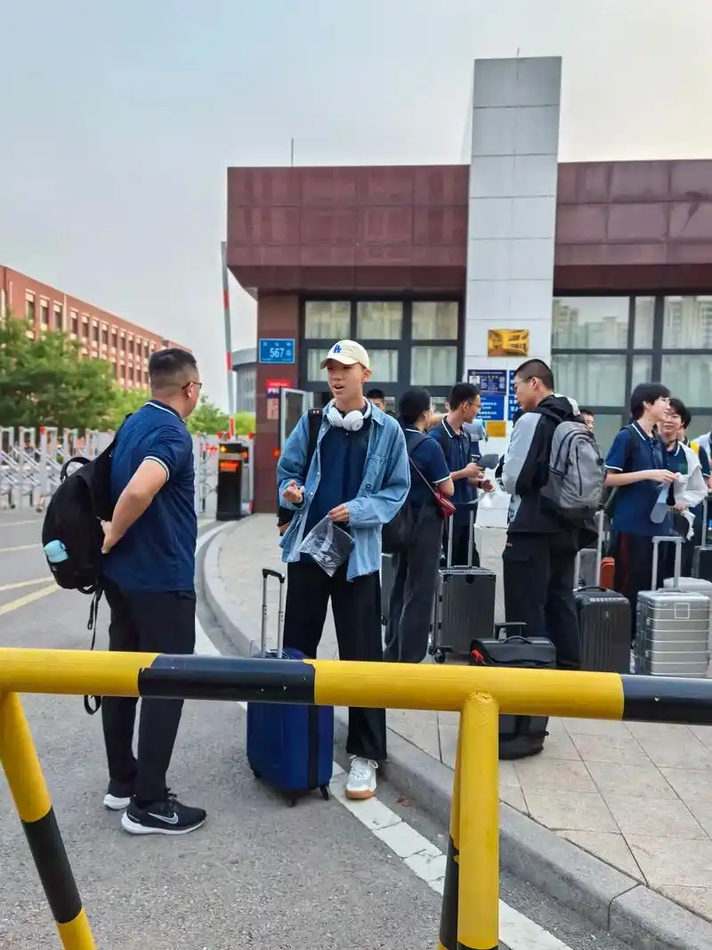 第三天,纽约去往华盛顿途中,参观普林斯顿大学;抵达费城,参观独立钟和