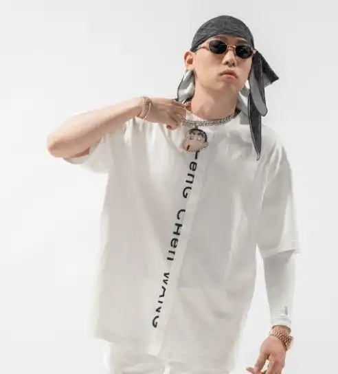 弹壳本名刘嘉裕,是说唱团体红花会的创始人.