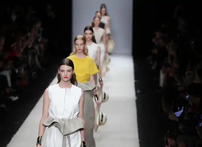 巴黎时装模特t台秀图片,高清图片-壁纸族