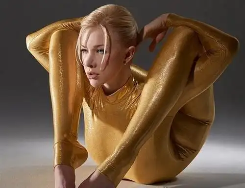 世界上最软的人俄罗斯zlata可将上半身和下半身完全折叠