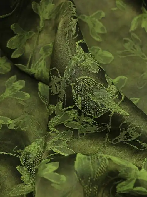 秋香绿 一个嫩而不幼的颜色非遗传承古法制作香云纱花飞蝶舞 国潮风