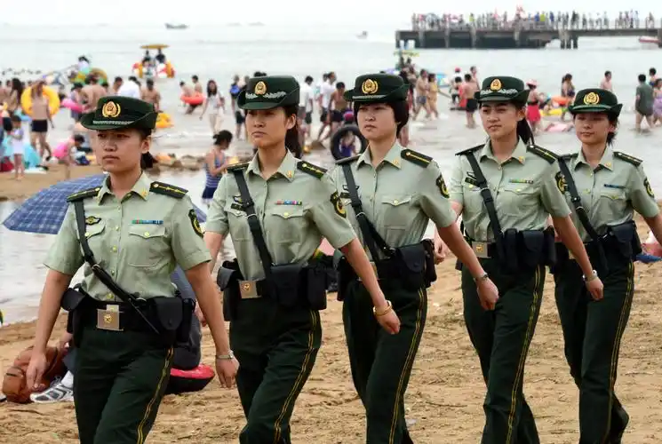 秦皇岛边防女警官巡逻队每日守护南戴河