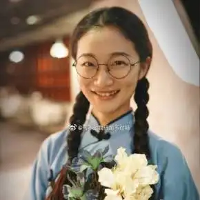 37情感生活之所以选择配音演员刘校妤的照片来当专辑封面,是因为我