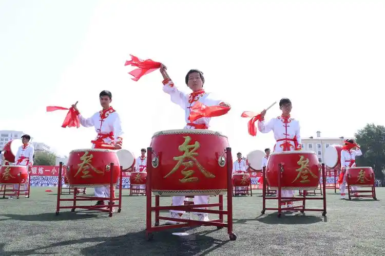 中国教育在线哈工程动力大鼓队传响二十年