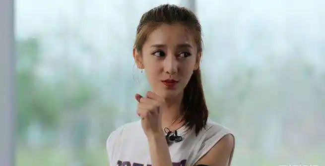 撞脸佟丽娅的她,曾因划水气哭孟美岐,孔雪儿还给她当过配角_陈姝君