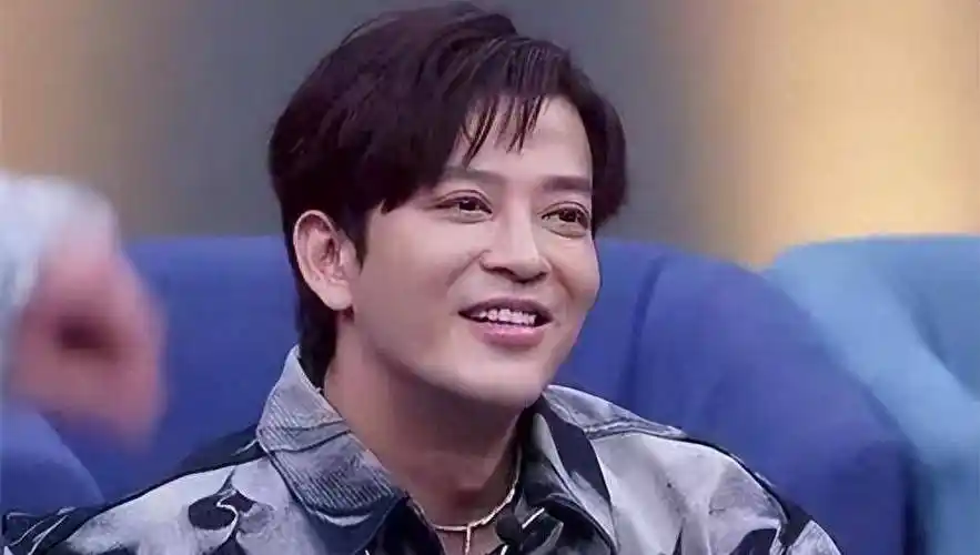 脸肿僵硬,笑不出来,不服老是真的不行_钟汉良_刘恺威_陈晓东