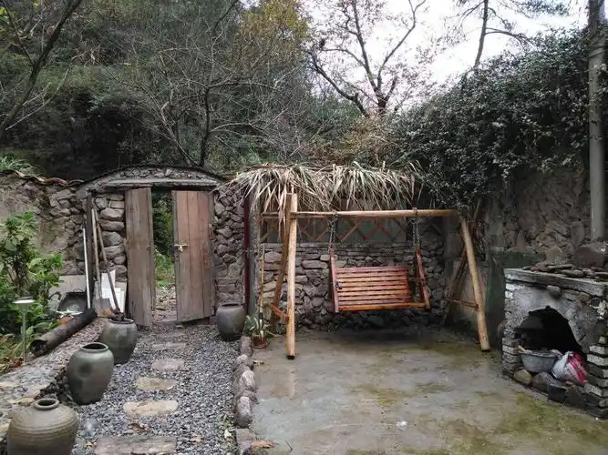 浙江丽水一农村院子连手机网络都不稳,却被城里人抢着租了_石头村