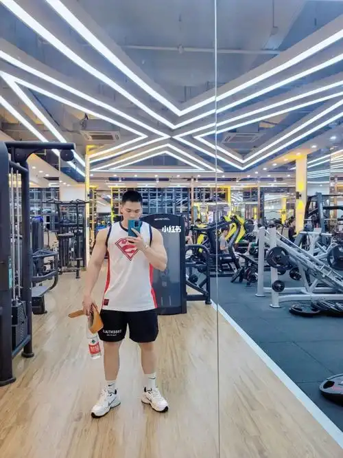 健身的朋友圈以前经常发直到有人评论装逼