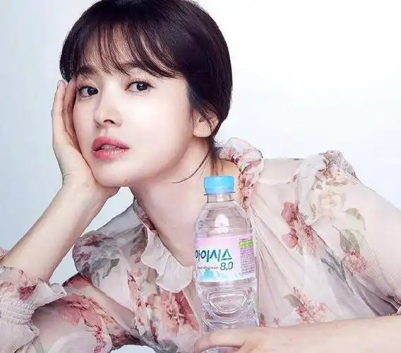 37岁宋慧乔换了款波波头发型,清爽美成高中生,看了很心动